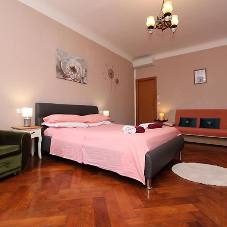 Guest House Barocco Rovinj Exteriör bild