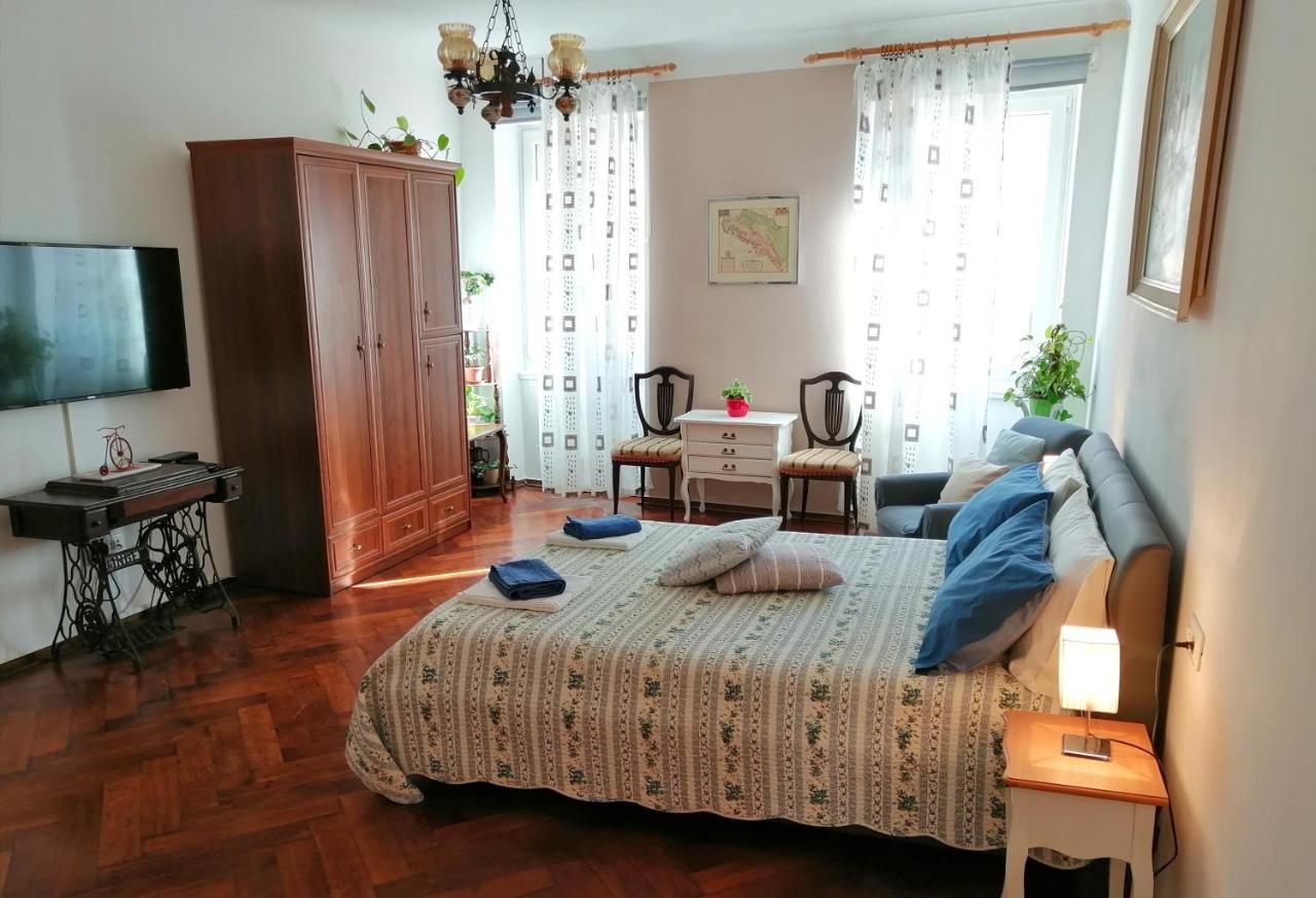 Guest House Barocco Rovinj Exteriör bild